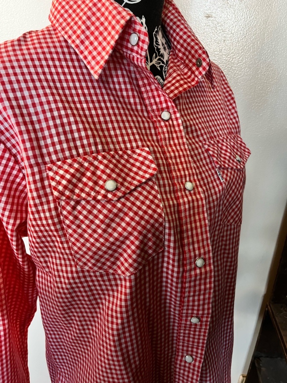 Levi’s Red Gingham Western Button-Up Shirt - Picture 6 of 7